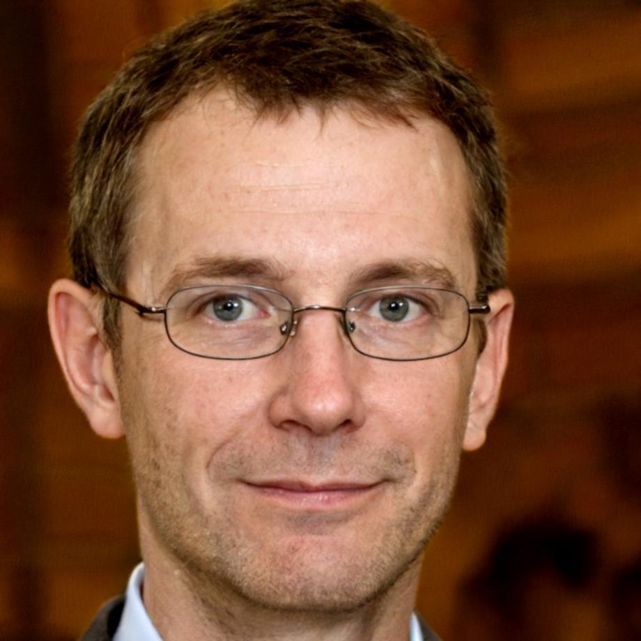 Dr. Marcus Weber, Senior Finanzanalyst